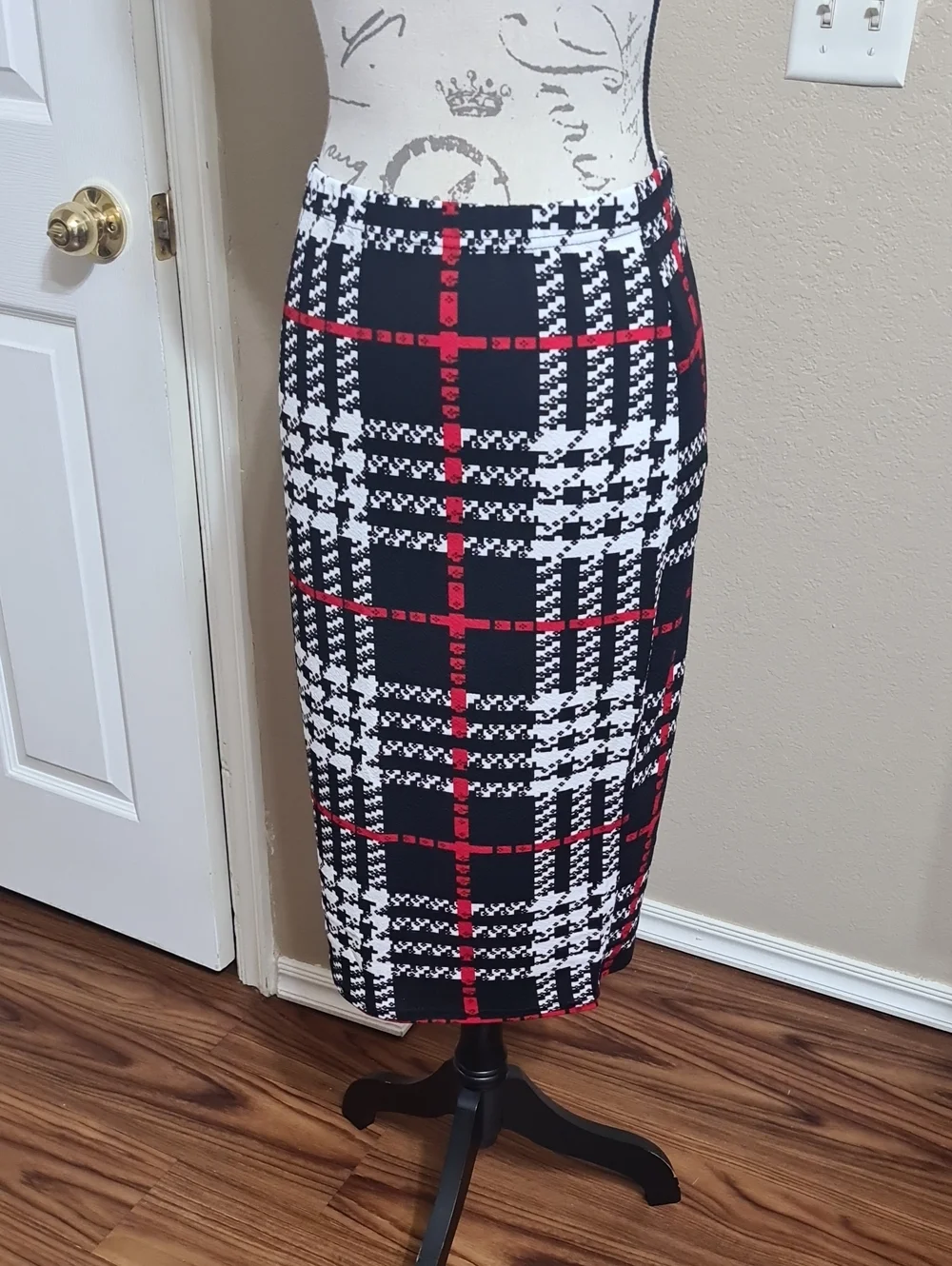 N/A sleek plaid
